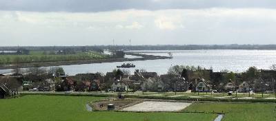 Akersloot op smalle strandwal