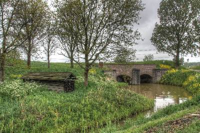 Damsluis en opslag schotbalken