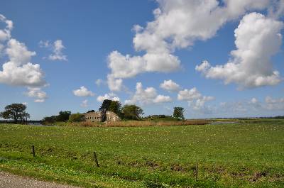 Fort Krommeniedijk met vogelobservatie,  onderdeel Stelling van Amsterdam