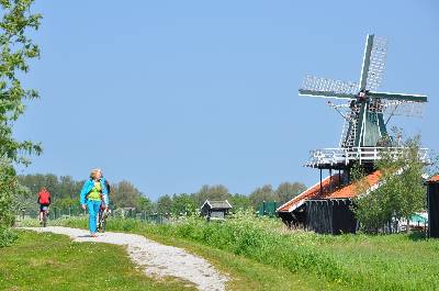 Lattenzager Cornelis op erfgoedpark De Hoop